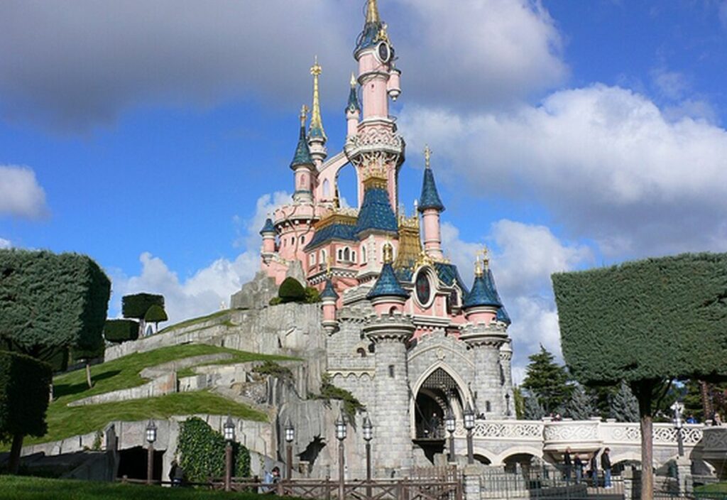 disneyland paris smoking areas